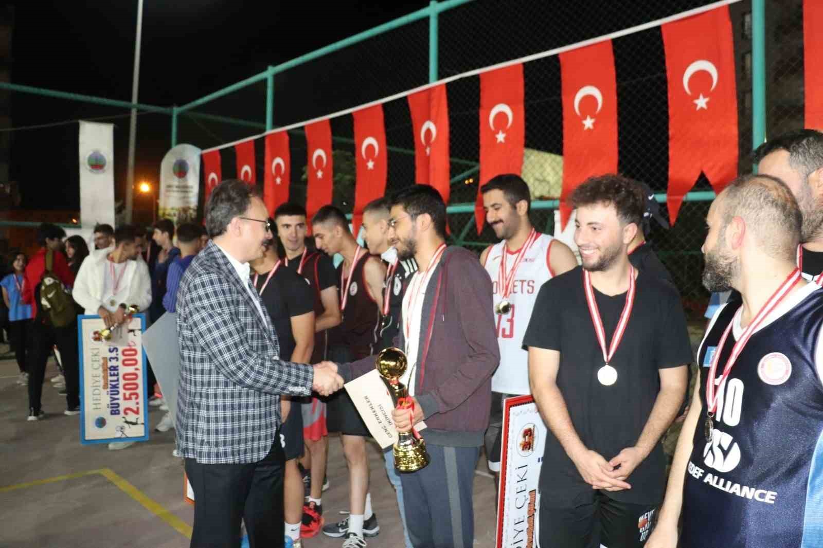 Siirt’te basketbol turnuvası tamamlandı