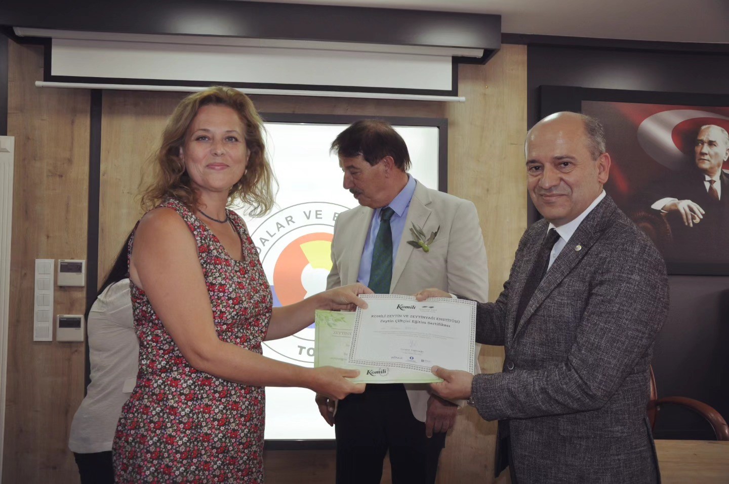 Kadın zeytin &uuml;reticilerine eğitim
