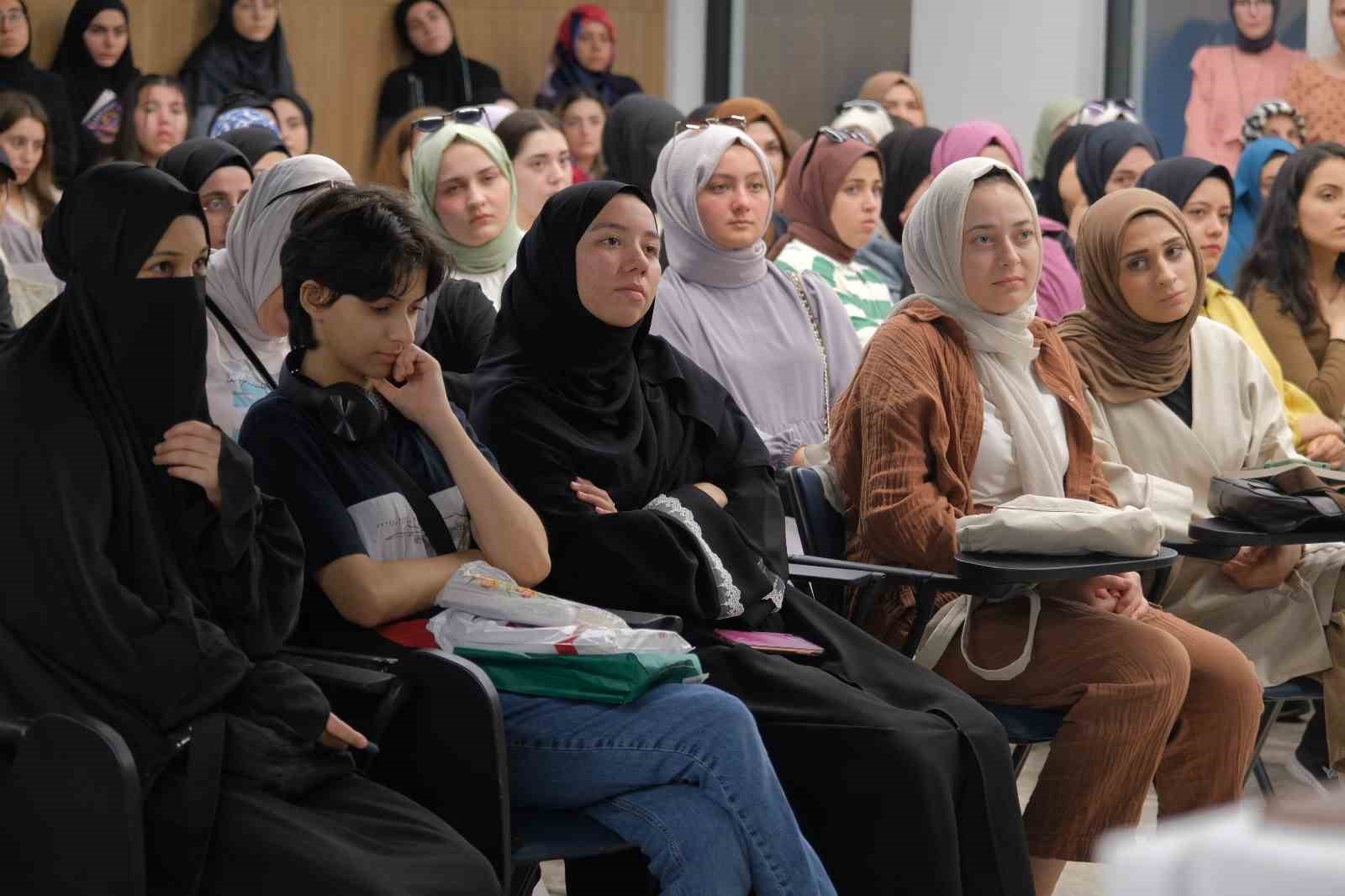 Polonyalı Julia: "Araştırdık&ccedil;a İslam&rsquo;a aşık oldum"
