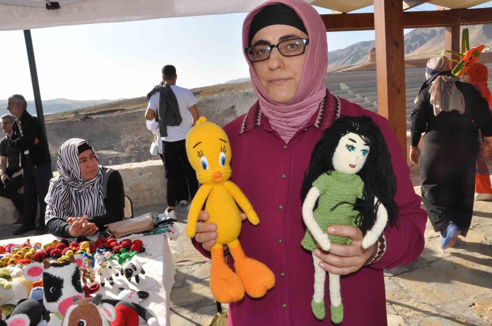 Unutulmaya y&uuml;z tutmuş el yapımı oyuncaklar yeniden tezgahları s&uuml;sl&uuml;yor
