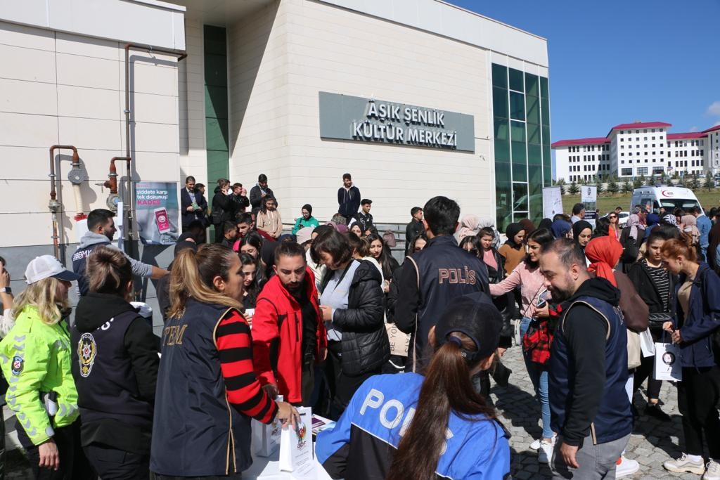 Ardahan&rsquo;da &ldquo;El Ele G&uuml;venli Geleceğe&rdquo; Projesi
