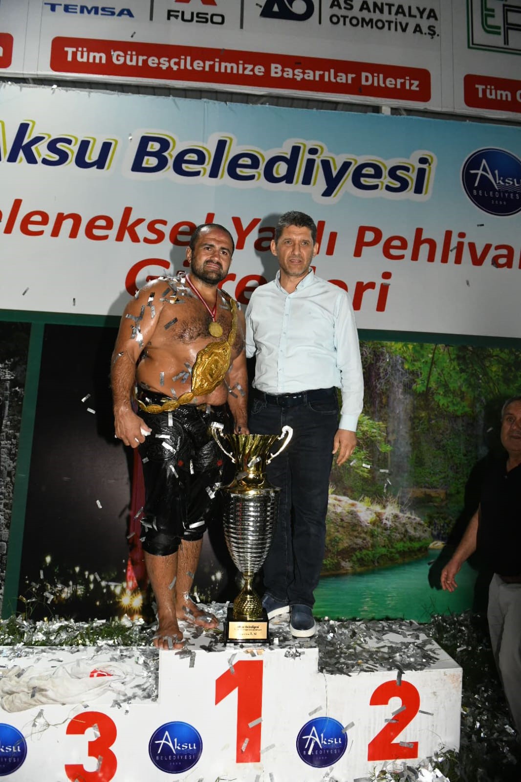 Antalya Aksu’da başpehlivan Mehmet Yeşil Yeşil oldu