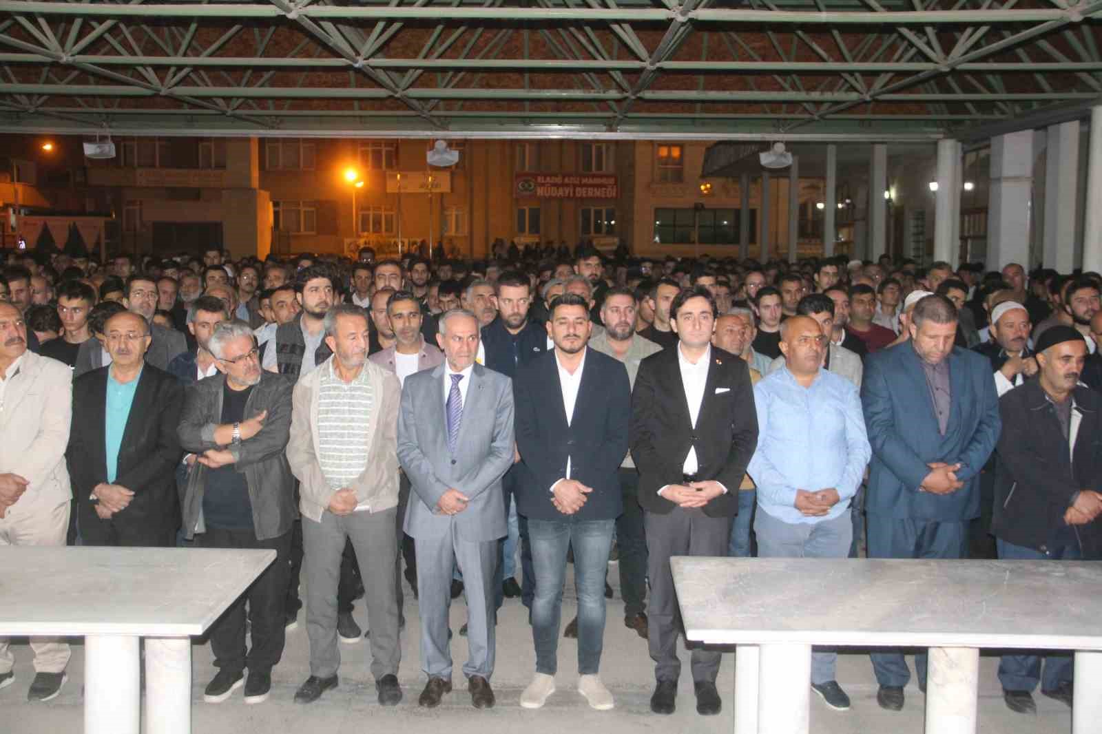 Elazığ’da yüzlerce kişi Filistin’e destek bir araya geldi