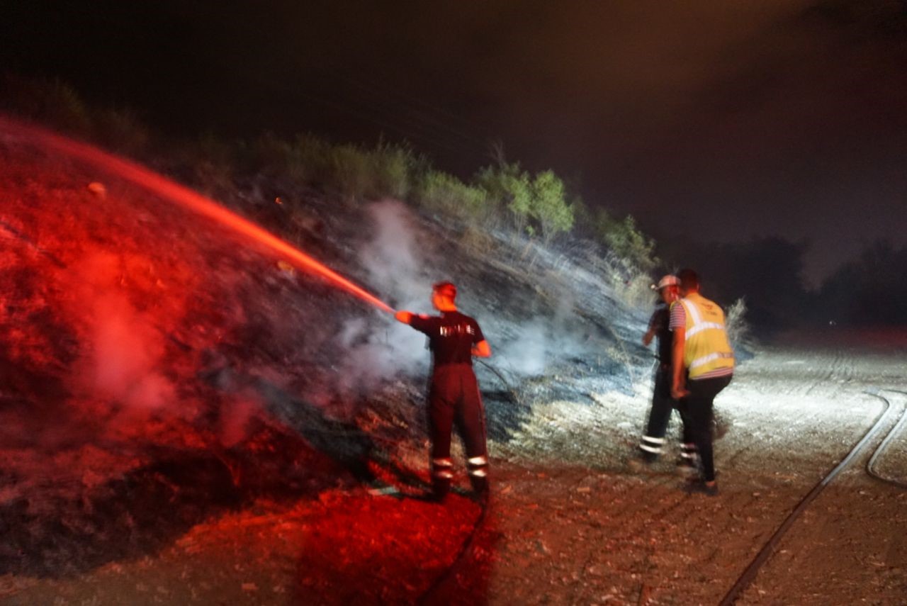 Yangın tren yoluna sıçradı, uluslararası lojistik tren seferi durdu