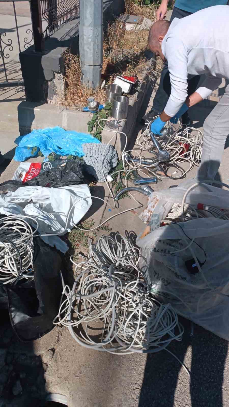 Kablo ve demir hırsızları yakalandı
