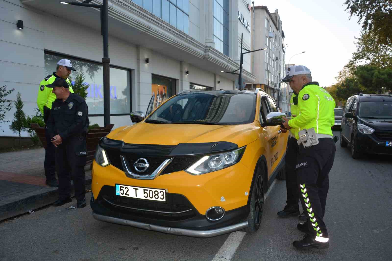 Ordu’da ticari taksi ve motosiklet sürücüleri denetlendi