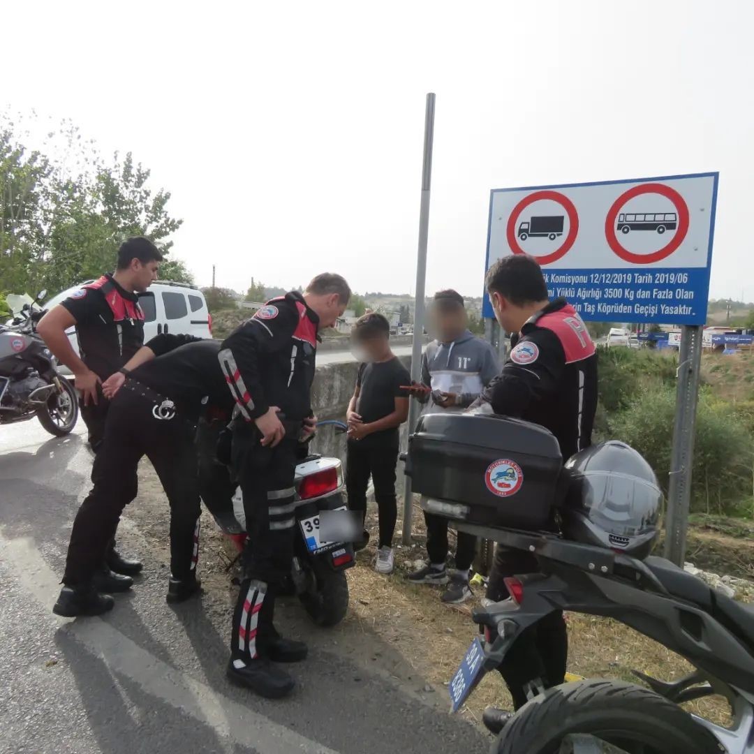 Kırklareli&rsquo;nde motosiklet denetimi: 118  s&uuml;r&uuml;c&uuml;ye ceza
