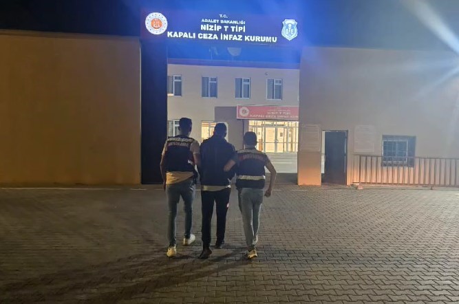Gaziantep’te 4 kilo esrar ile uzun namlulu otomatik silah ele geçirildi
