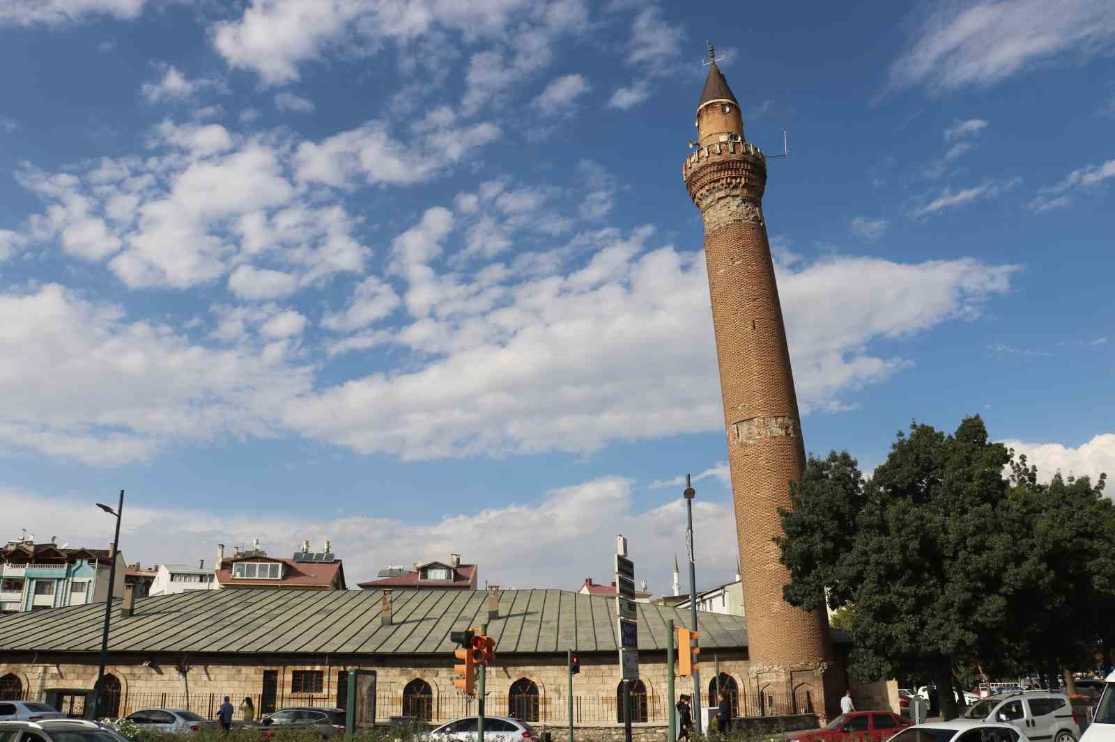 Scienziati turchi e italiani lavorano sul minareto curvo İhlas News Agency