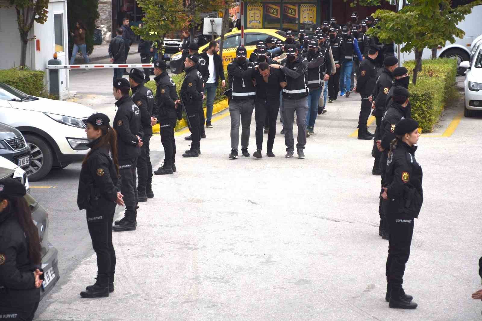 Kafes Operasyonu&rsquo;nda yakalanan 12 ş&uuml;pheli adliyeye sevk edildi
