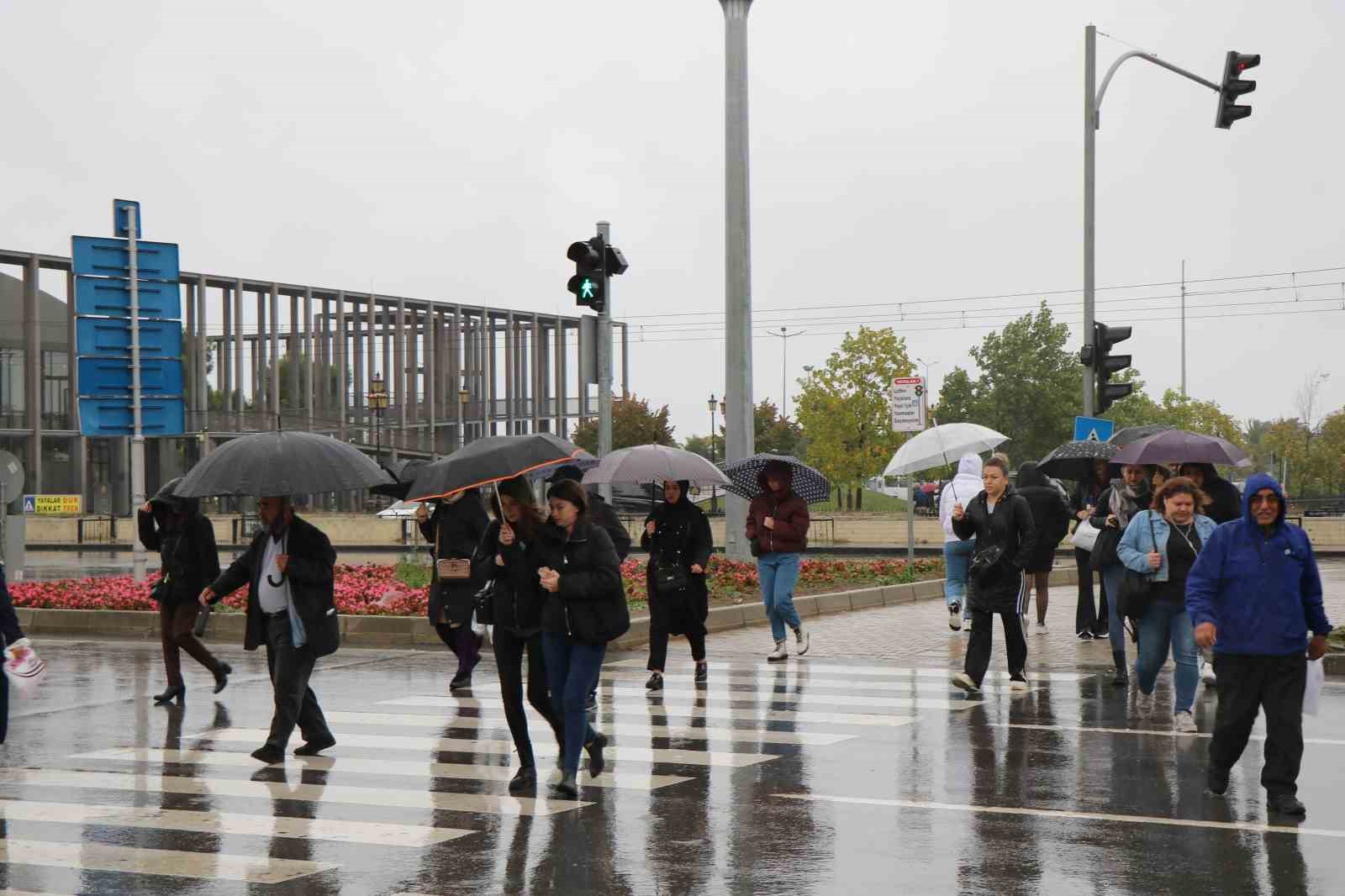 Yağmur yağdı, havalar 10 derece soğudu