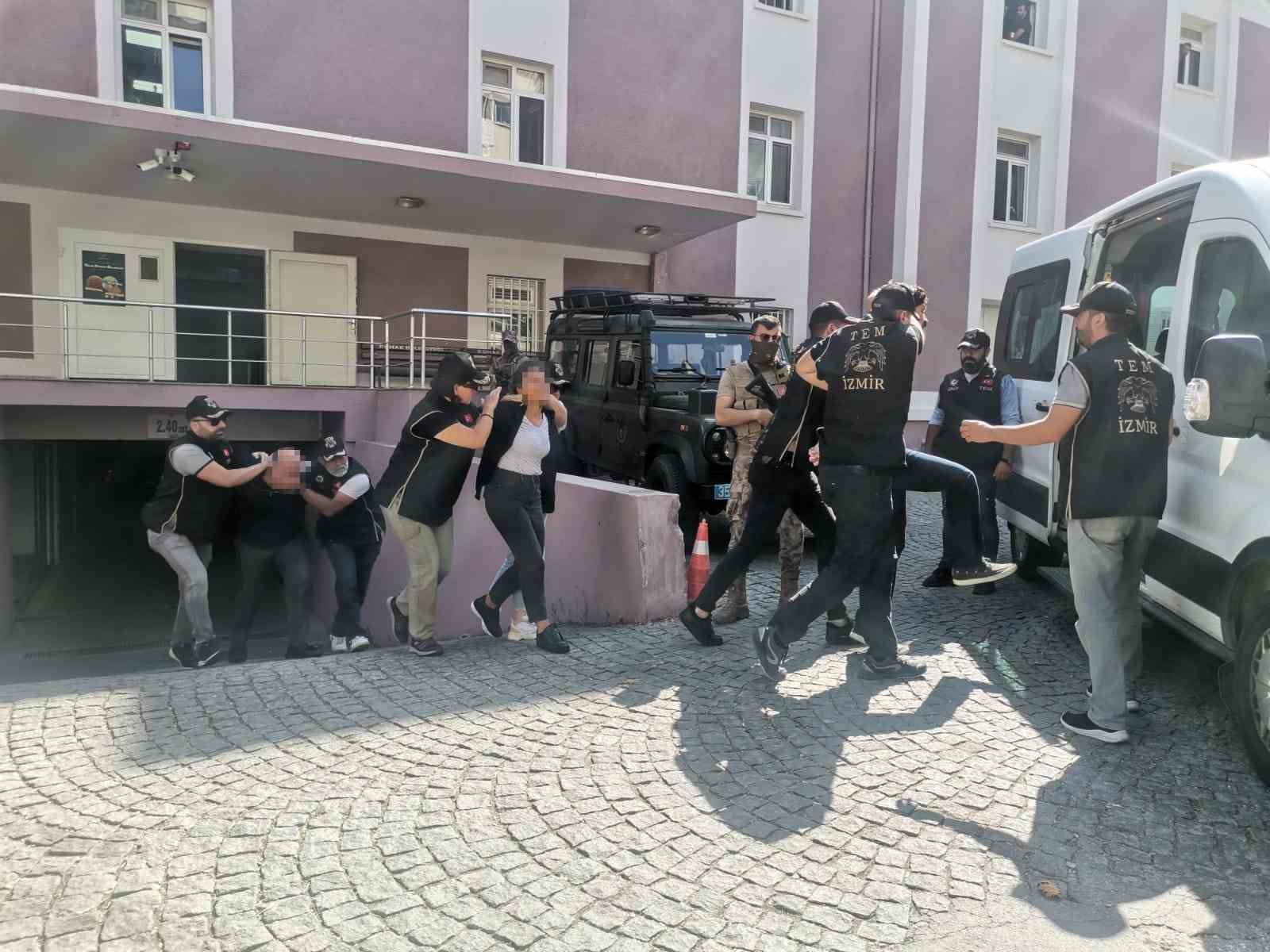 HDP İzmir il eş başkanları ve ilçe başkanı adliyede