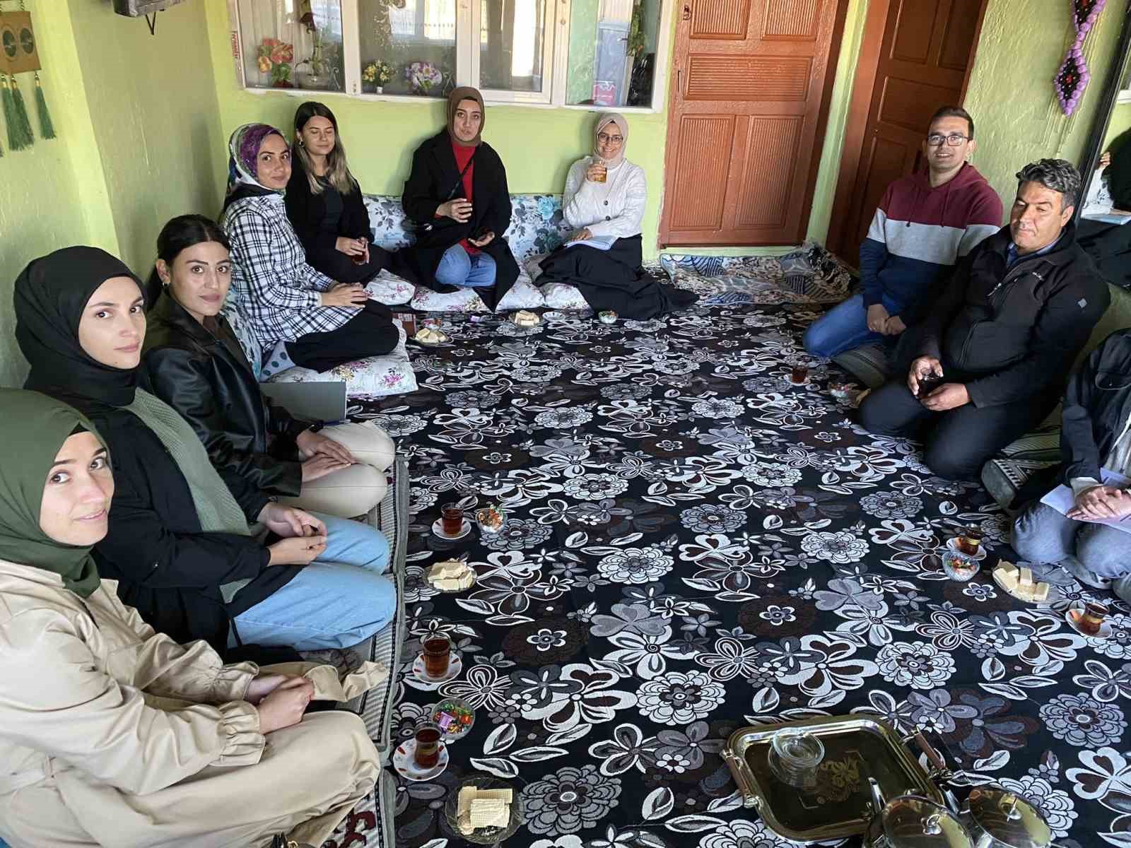 Ağrı’da öğrencilerin başarısını artırmak için öğretmenler ev ziyaretleri yapıyor