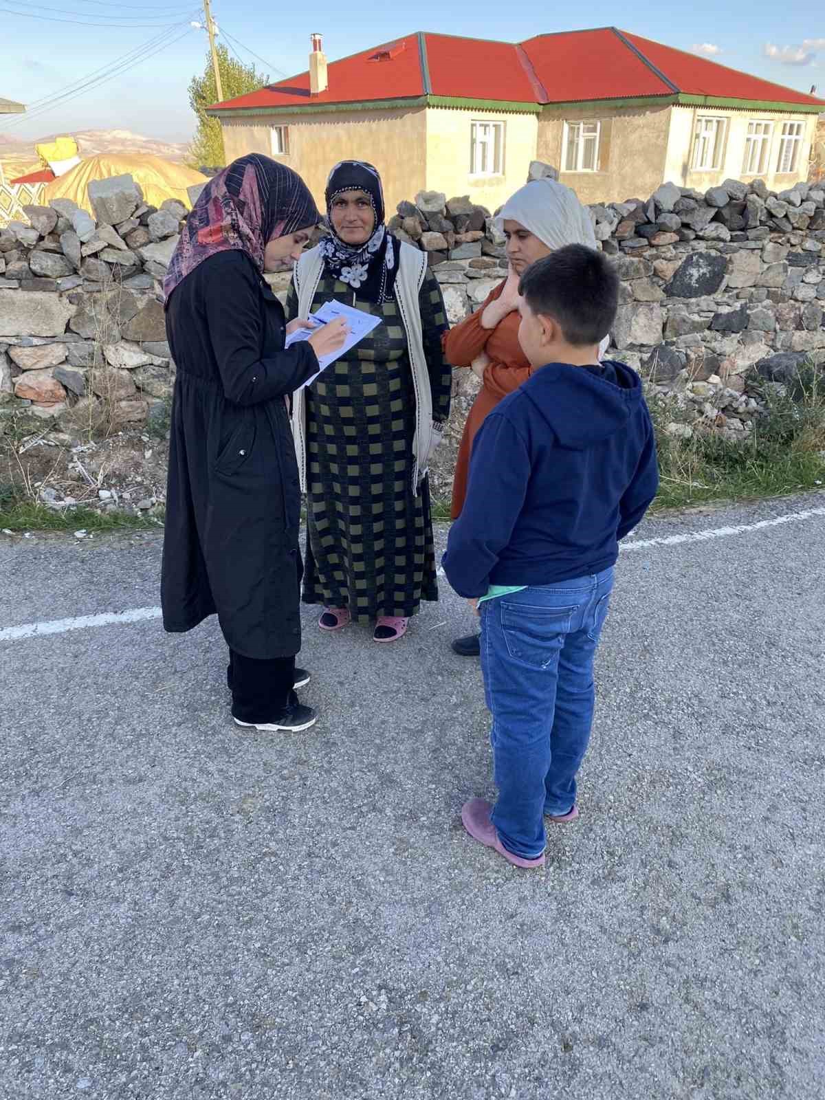 Ağrı’da öğrencilerin başarısını artırmak için öğretmenler ev ziyaretleri yapıyor