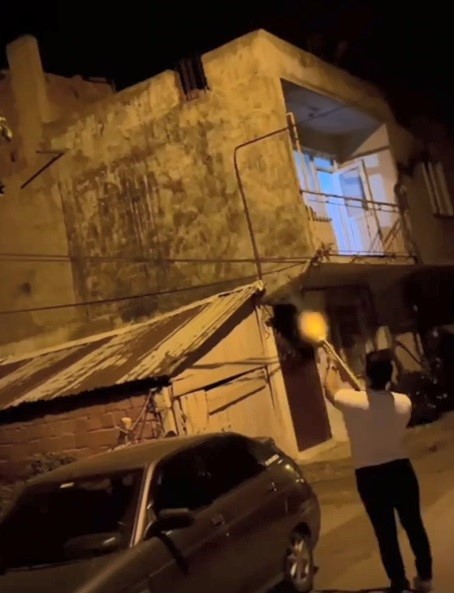 (D&uuml;zeltme) Asker eğlencesinde ateş etmişti...D&uuml;ğ&uuml;nde havaya ateş edip kameraya silah g&ouml;sterirken yeni g&ouml;r&uuml;nt&uuml;s&uuml; &ccedil;ıktı
