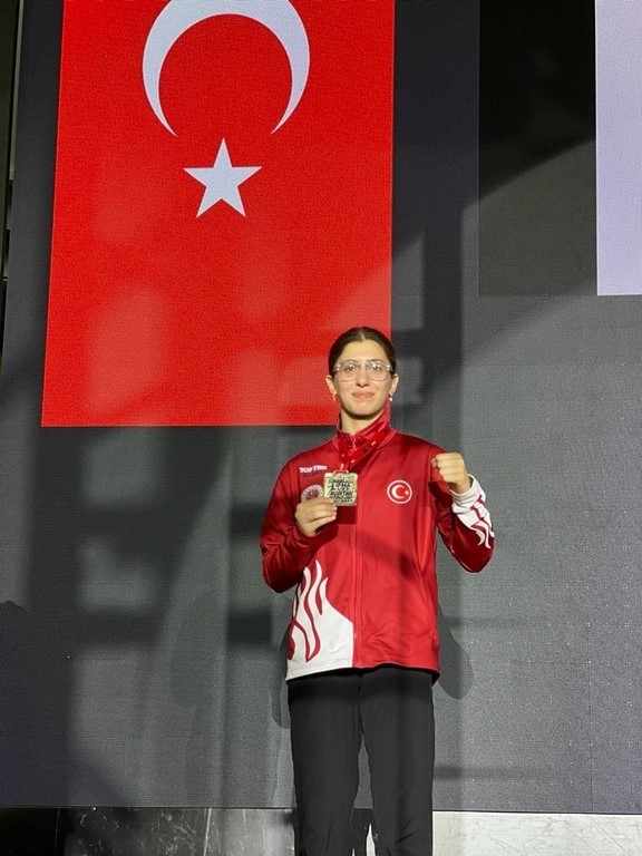 ZBEÜ Öğrencisi Sude Nur Basancı’dan IFMA Dünya Şampiyonasında ikincilik başarısı