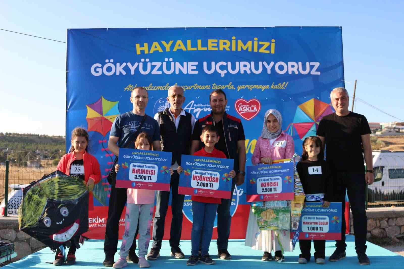 Çorum'da gökyüzü uçurtmalarla renklendi