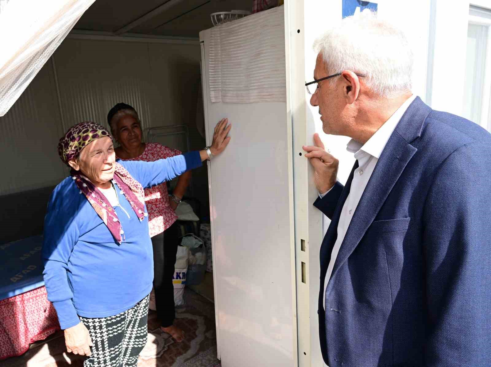 Güder ve Milletvekili Ölmeztoprak depremzedeleri yalnız bırakmıyor