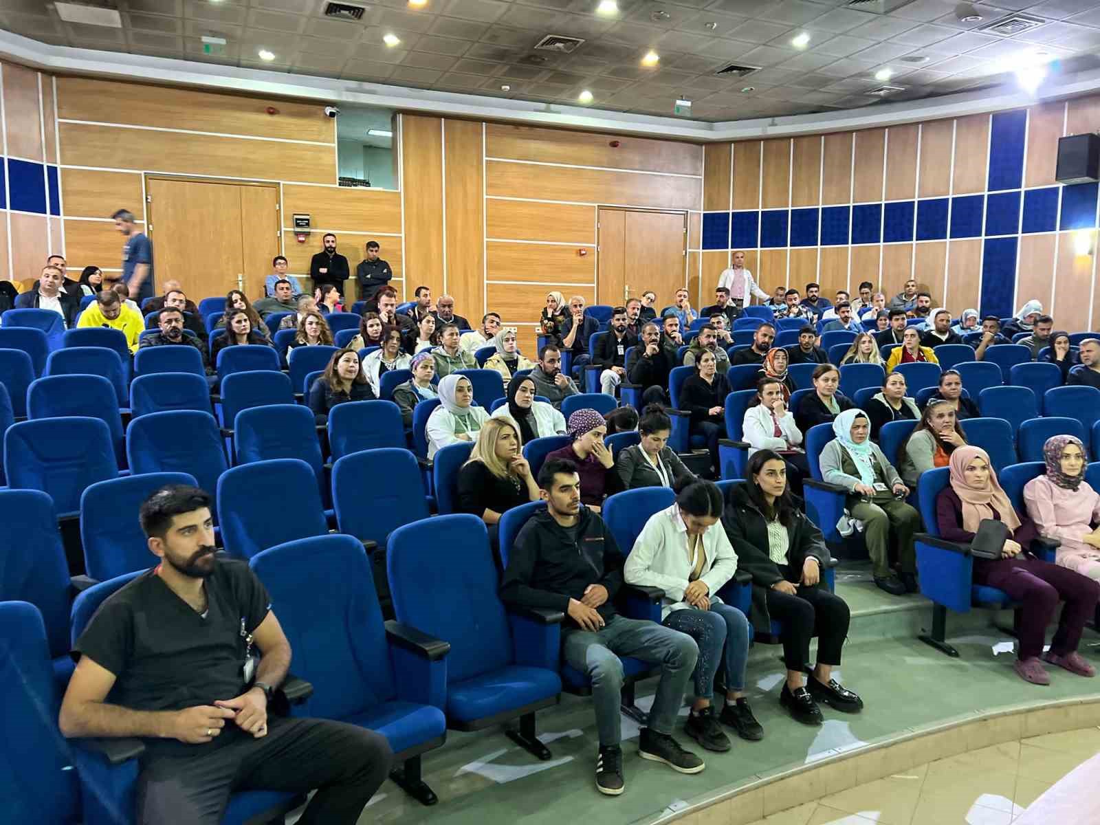 Hakkari polisinden “Siber Suçlarla Mücadele” eğitimi
