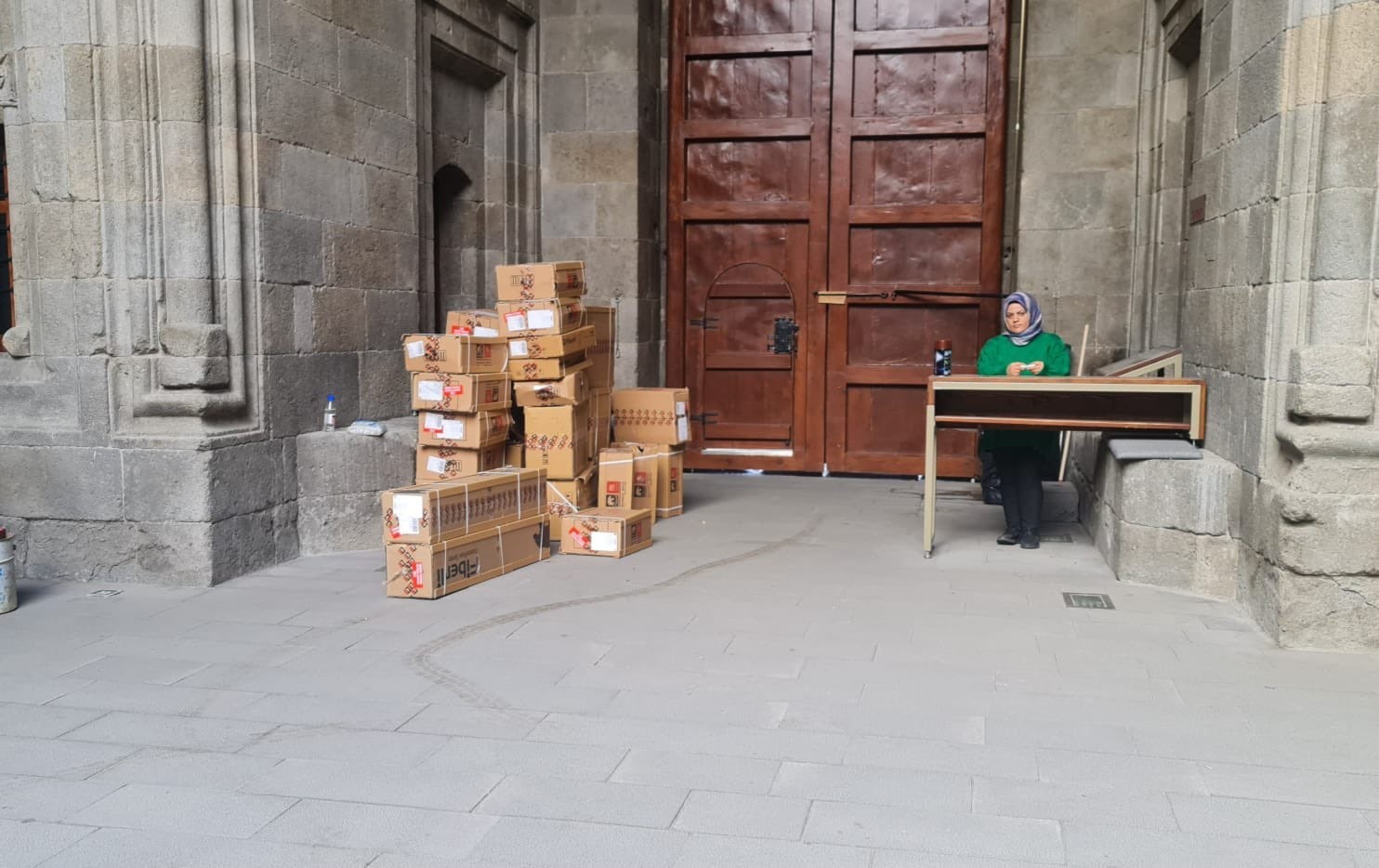 Çifte Minareli Medrese bir hafta ziyaretçilere kapalı
