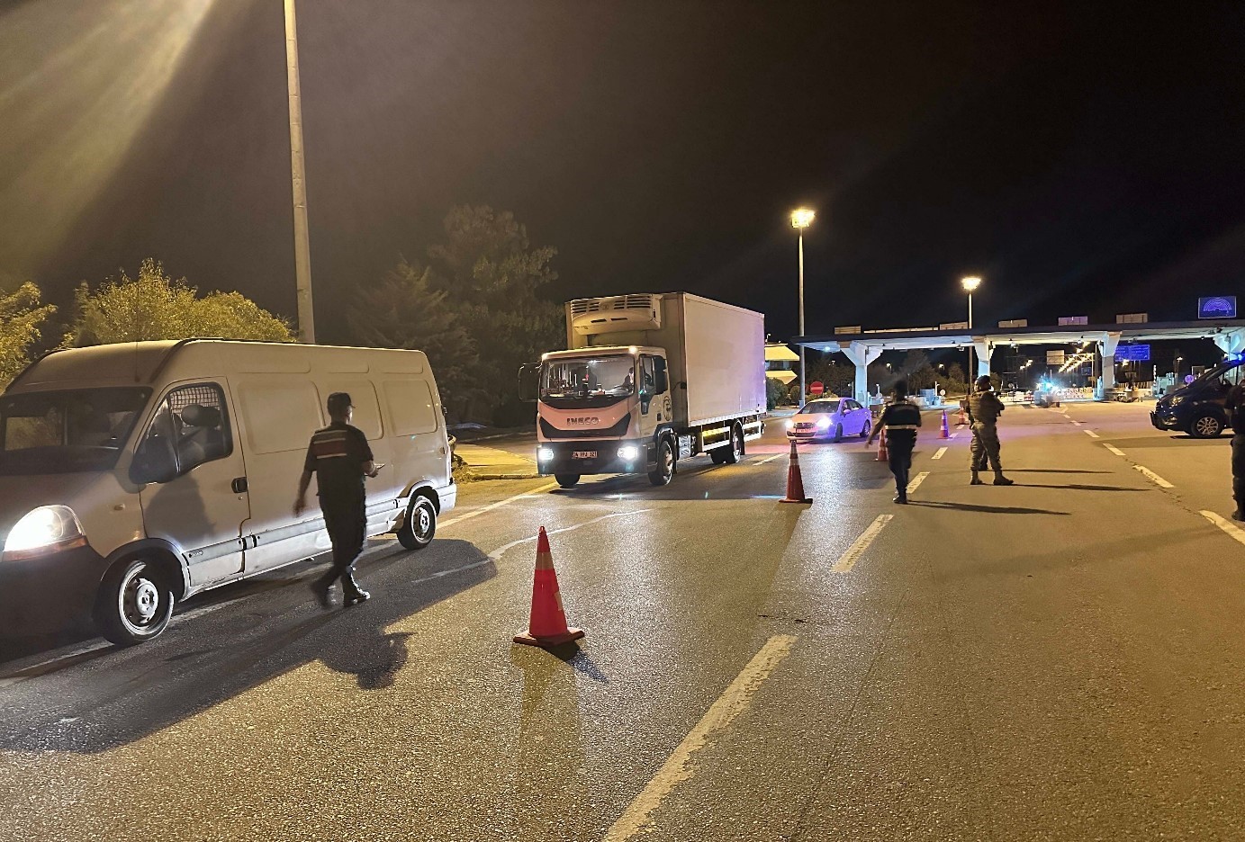 Kırklareli&rsquo;nde 984 ka&ccedil;ak g&ouml;&ccedil;men yakalandı
