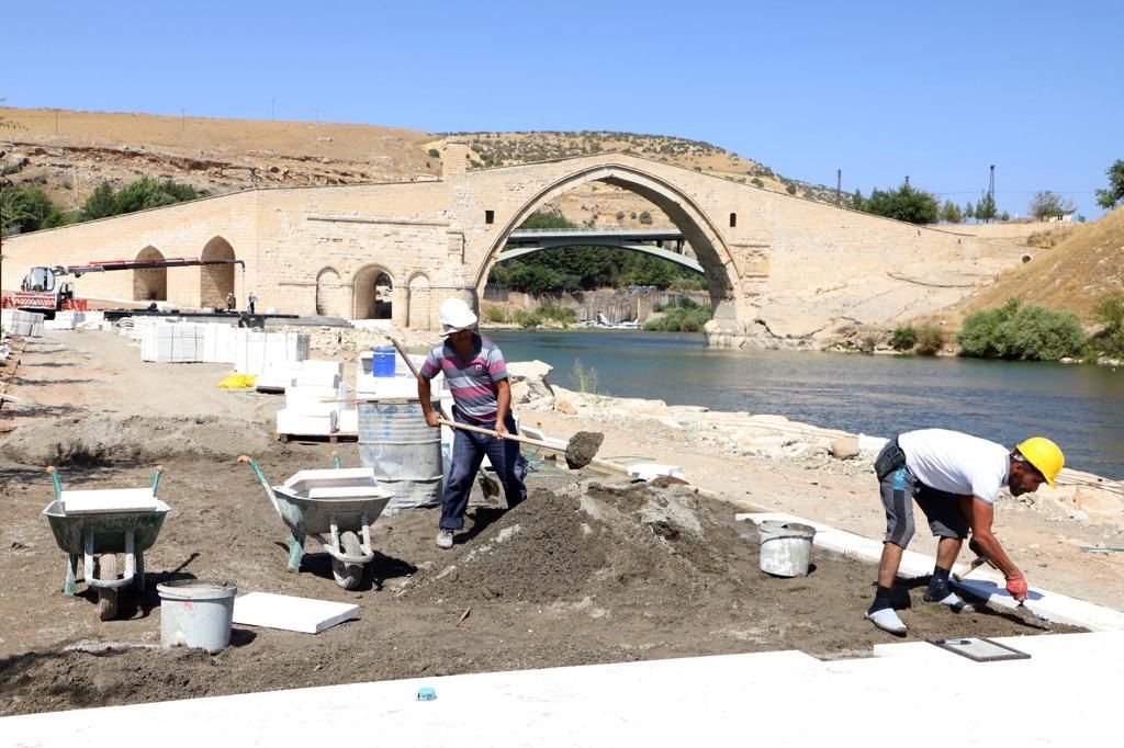 Silvan’da başlatılan projeler devam ediyor