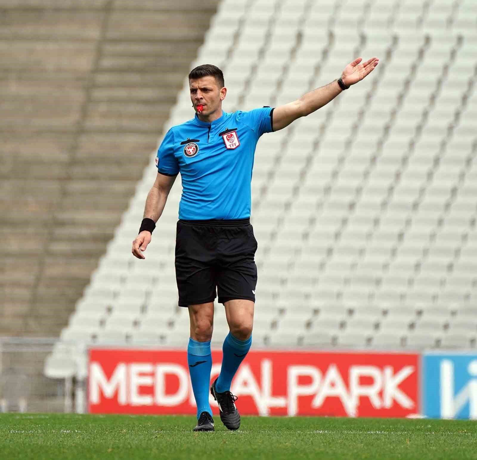 Süper Lig’de sahada Ümit Öztürk, VAR odasında Koray Gençerler