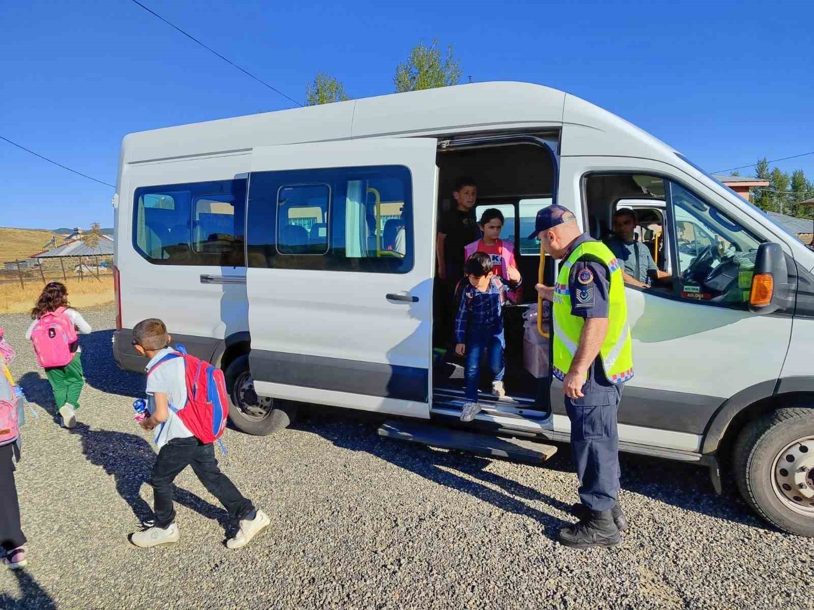 Bing&ouml;l&rsquo;de &ouml;ğrencilere trafik eğitimi verildi
