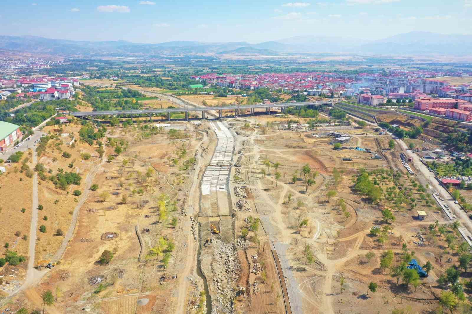 Bingöl’de taşkın koruma çalışmaları sürüyor