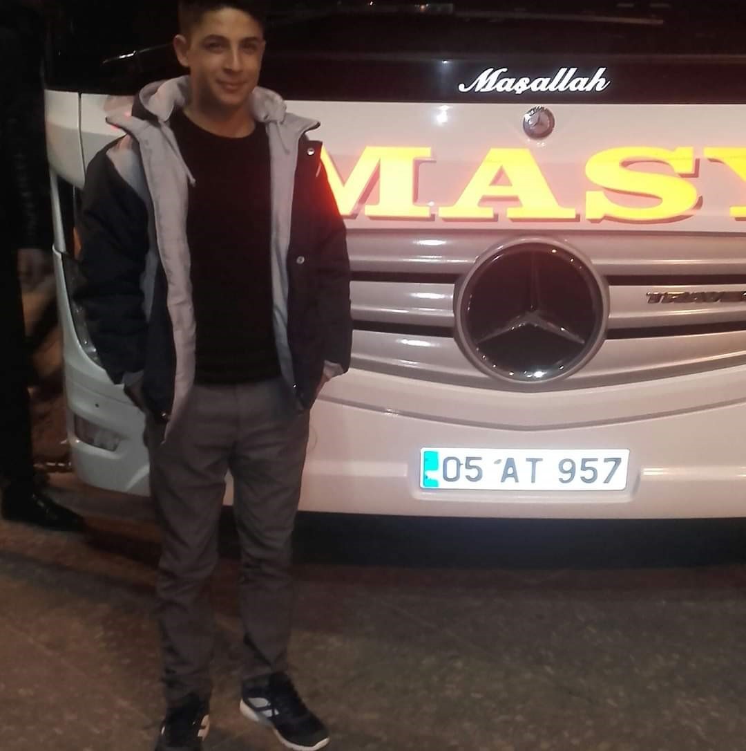 Trafik kazasında şehit olan g&uuml;venlik korucusu g&ouml;zyaşları arasında toprağa verildi

