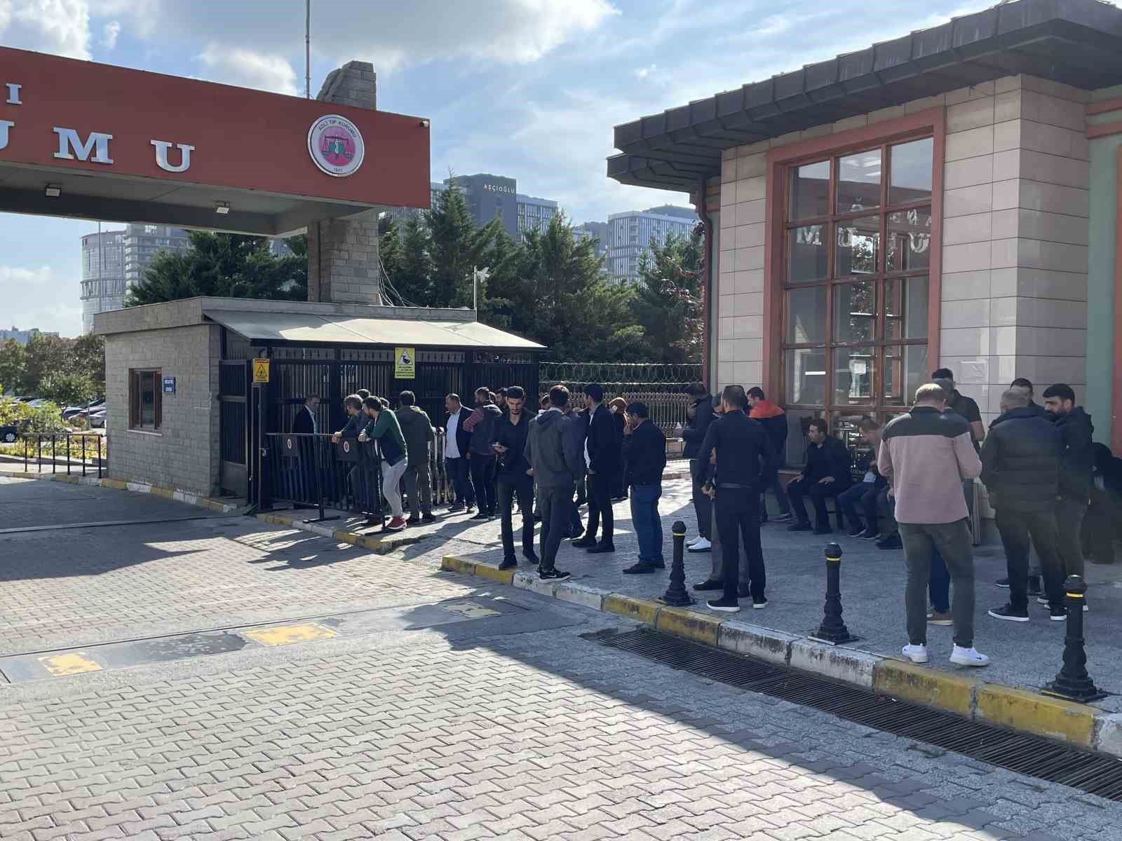 Gaziosmanpaşa’da gerçekleşen motor kazasında hayatını kaybeden iki gencin cenazesi Adli Tıp Kurumundan alındı