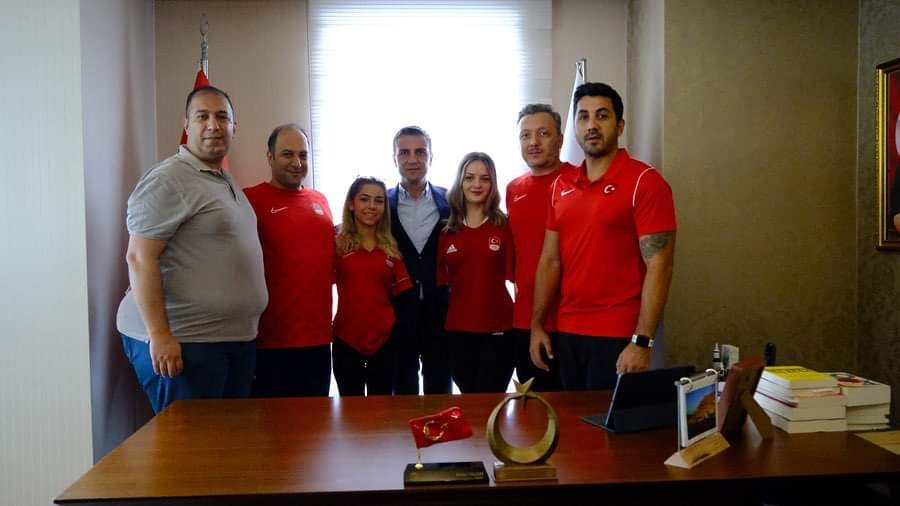 T&uuml;rkiye Y&uuml;zme Federasyonu Başkanı Erkan Yal&ccedil;ın, Sevilay &Ouml;zt&uuml;rk ve S&uuml;meyye Boyacı ile bir araya geldi
