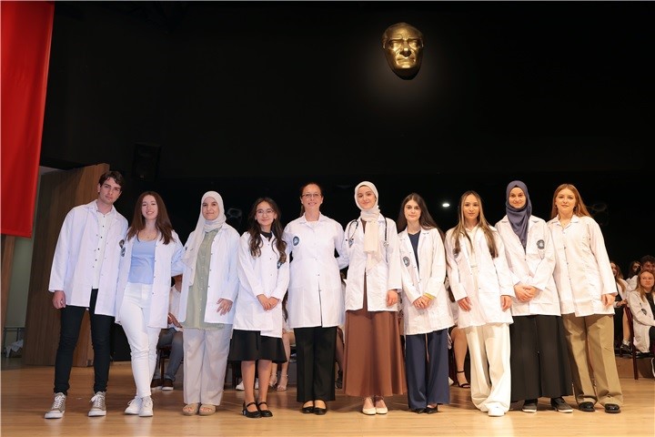 Edirne’de hekim adayları törenle beyaz önlük giydi