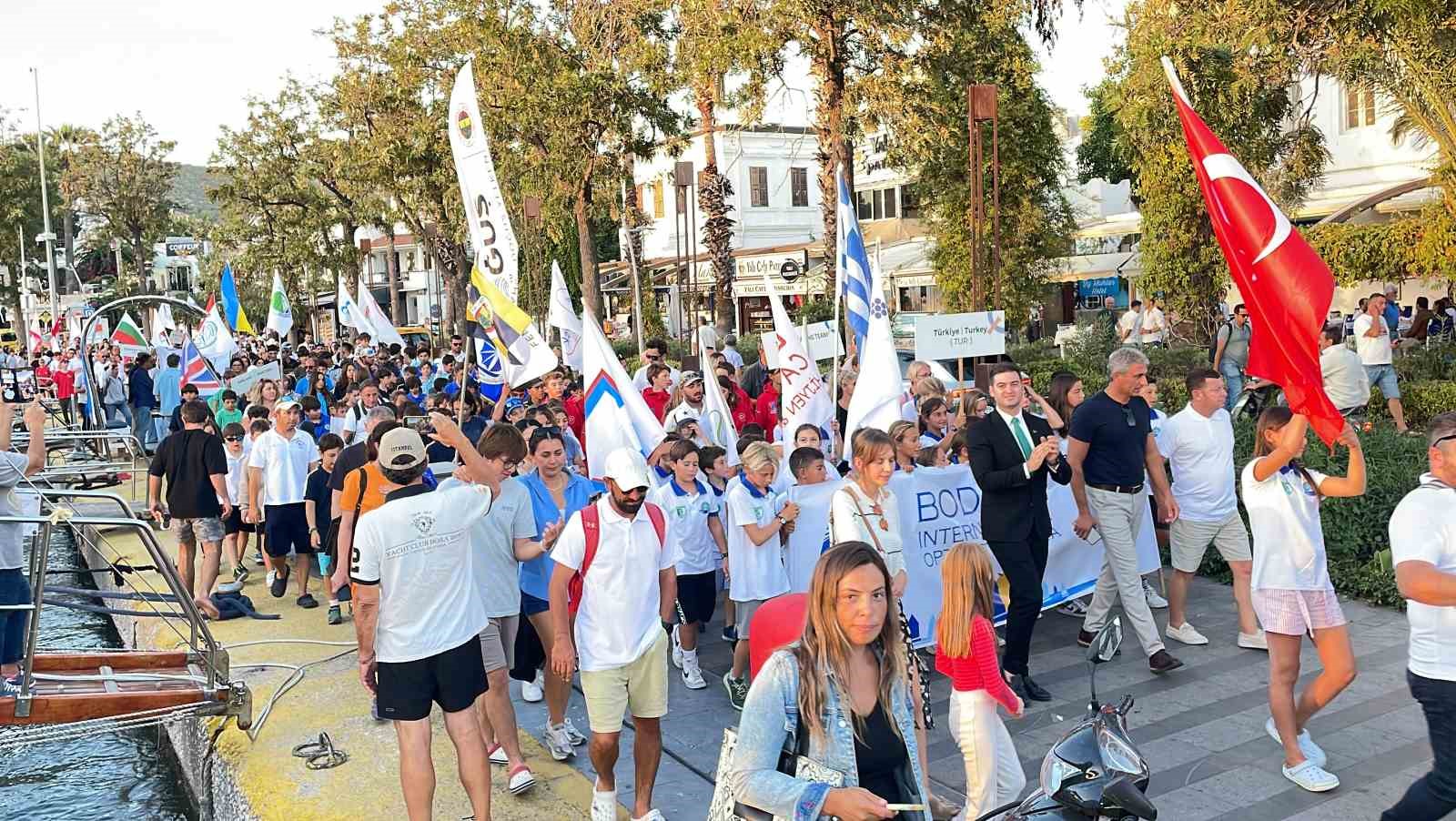 BIOR yarışları renkli kortej yürüyüşüyle başladı