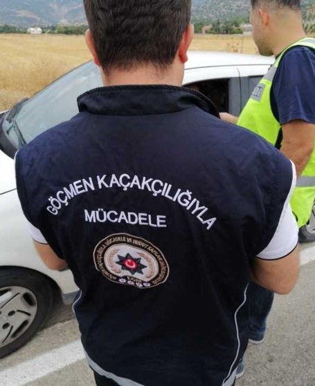 Isparta&rsquo;da yakalanan 14 d&uuml;zensiz g&ouml;&ccedil;men sınır dışı edildi
