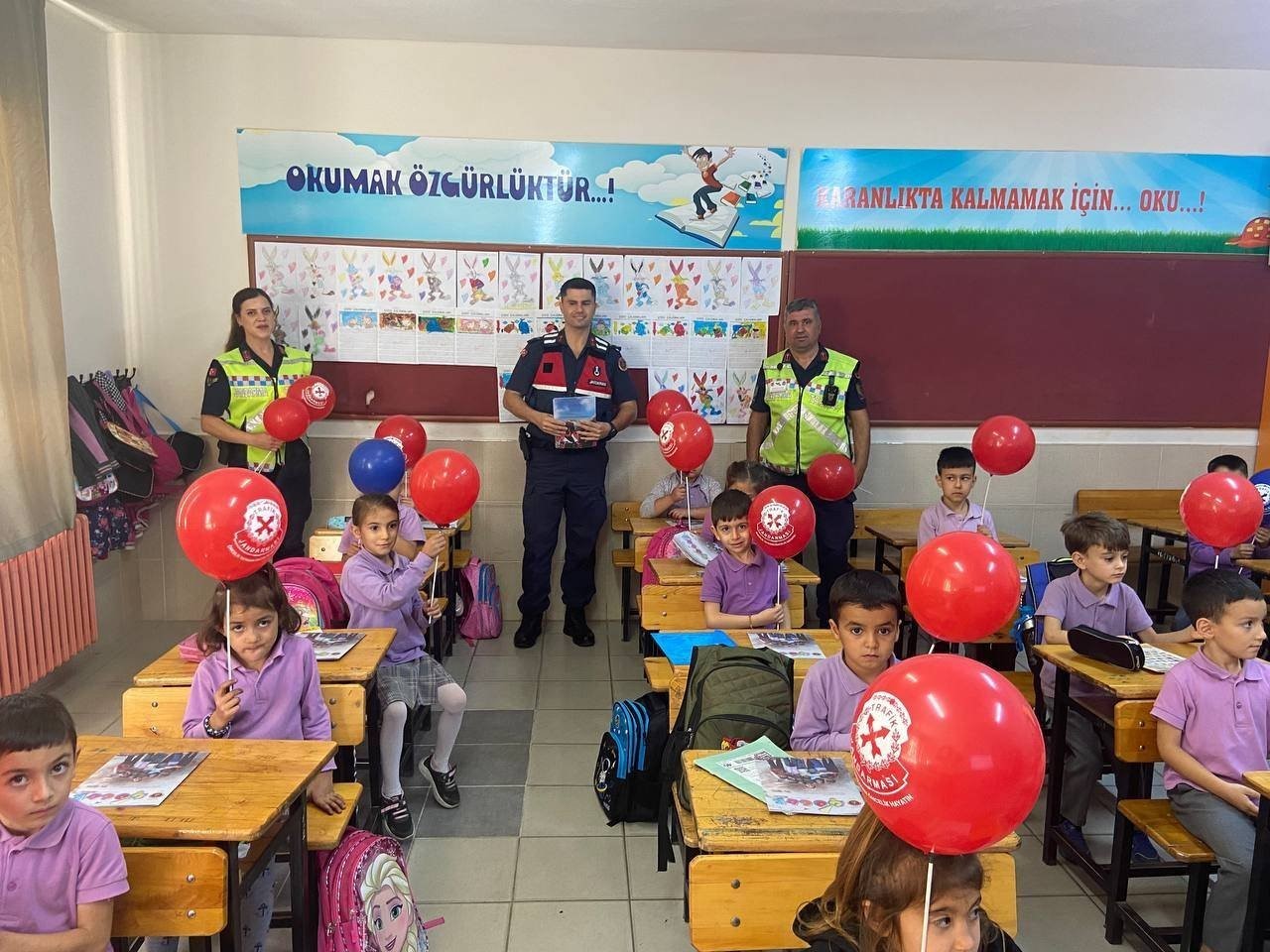 Jandarma ekipleri emniyet kemerinin &ouml;nemini anlattı
