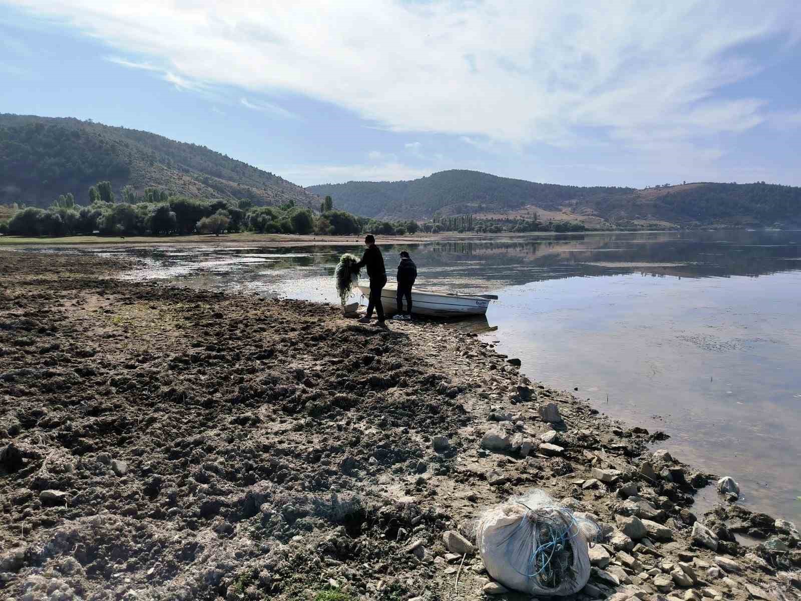 Tavşanlı Kayaboğazı Barajında 8 bohça uzatma ağ ele geçirildi