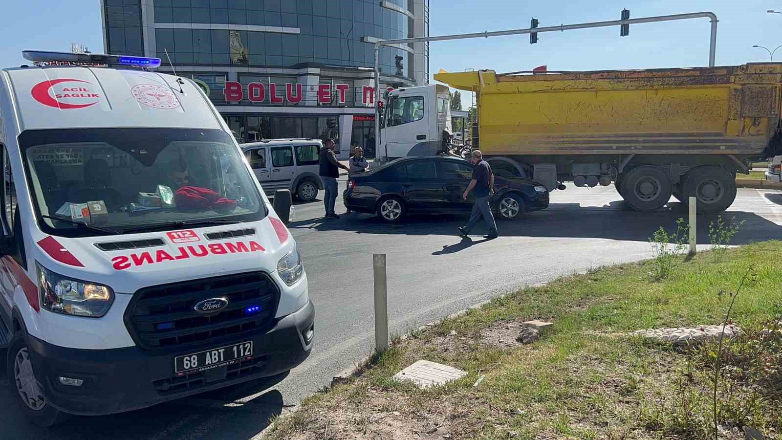 Aksaray’da otomobille kamyon çarpıştı: 2 yaralı