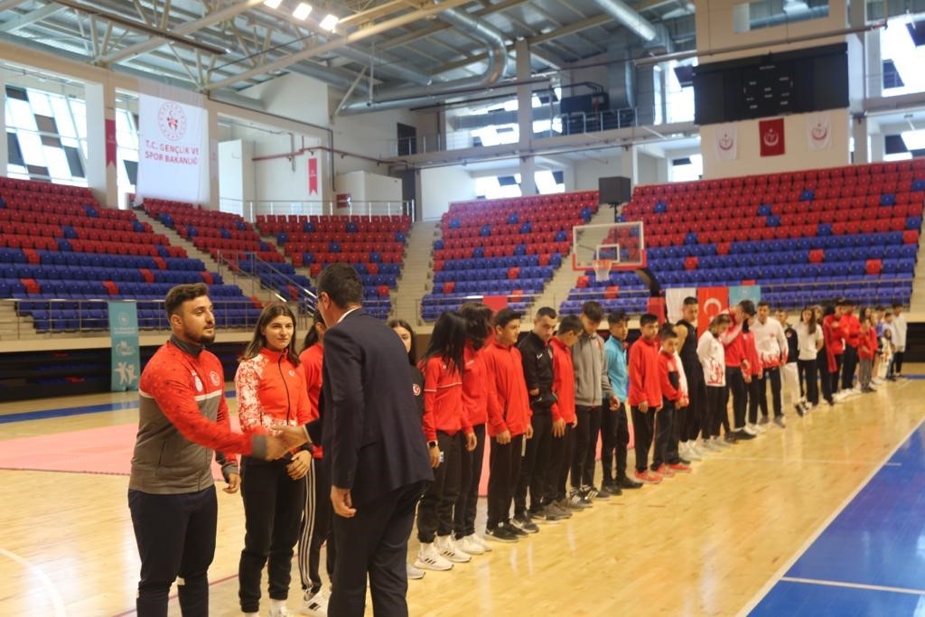 Niğde&rsquo;de Amat&ouml;r Spor Haftası a&ccedil;ılışı yapıldı

