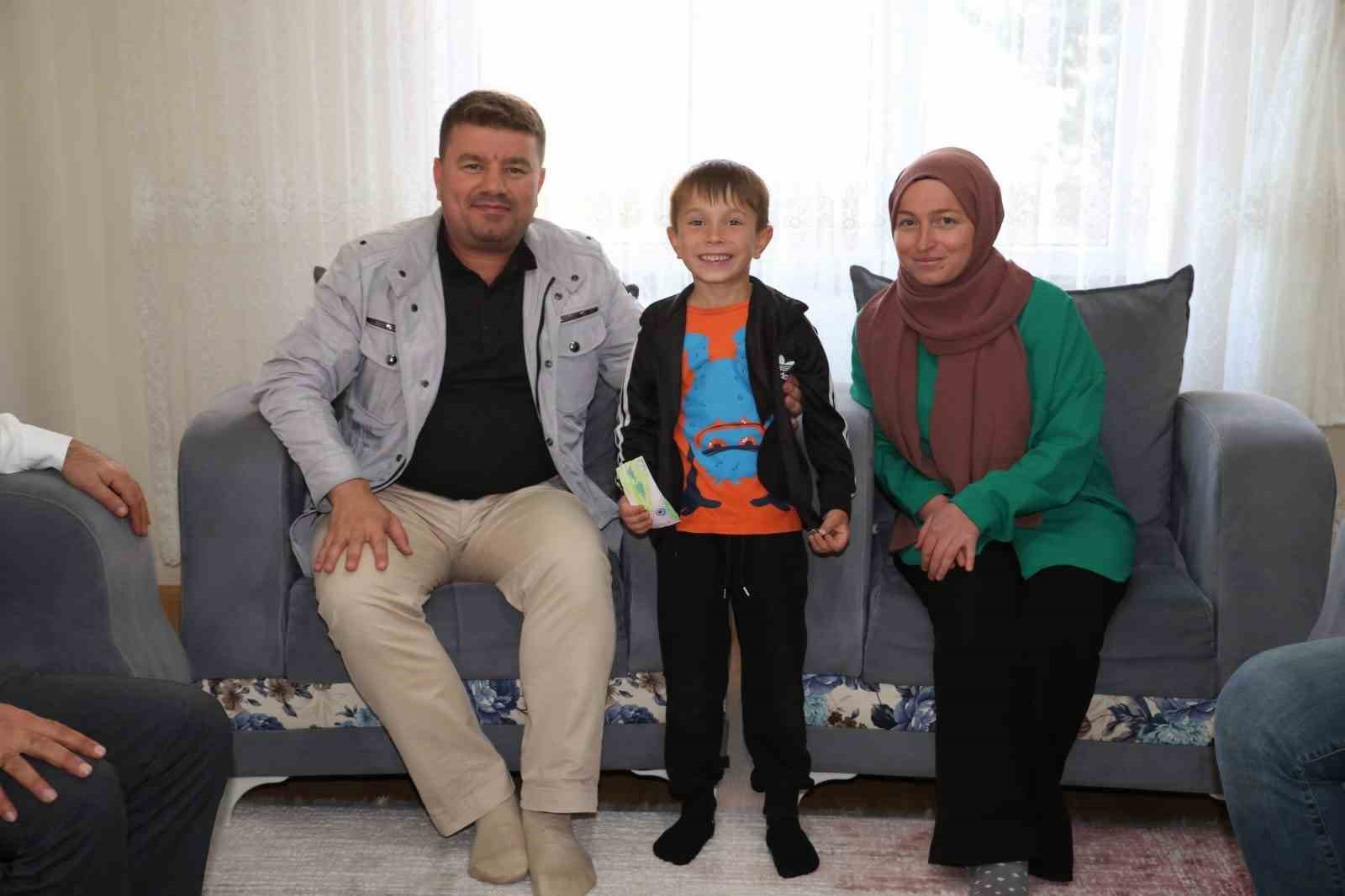 Başkan Din&ccedil;er vatandaşlarla bir araya geldi
