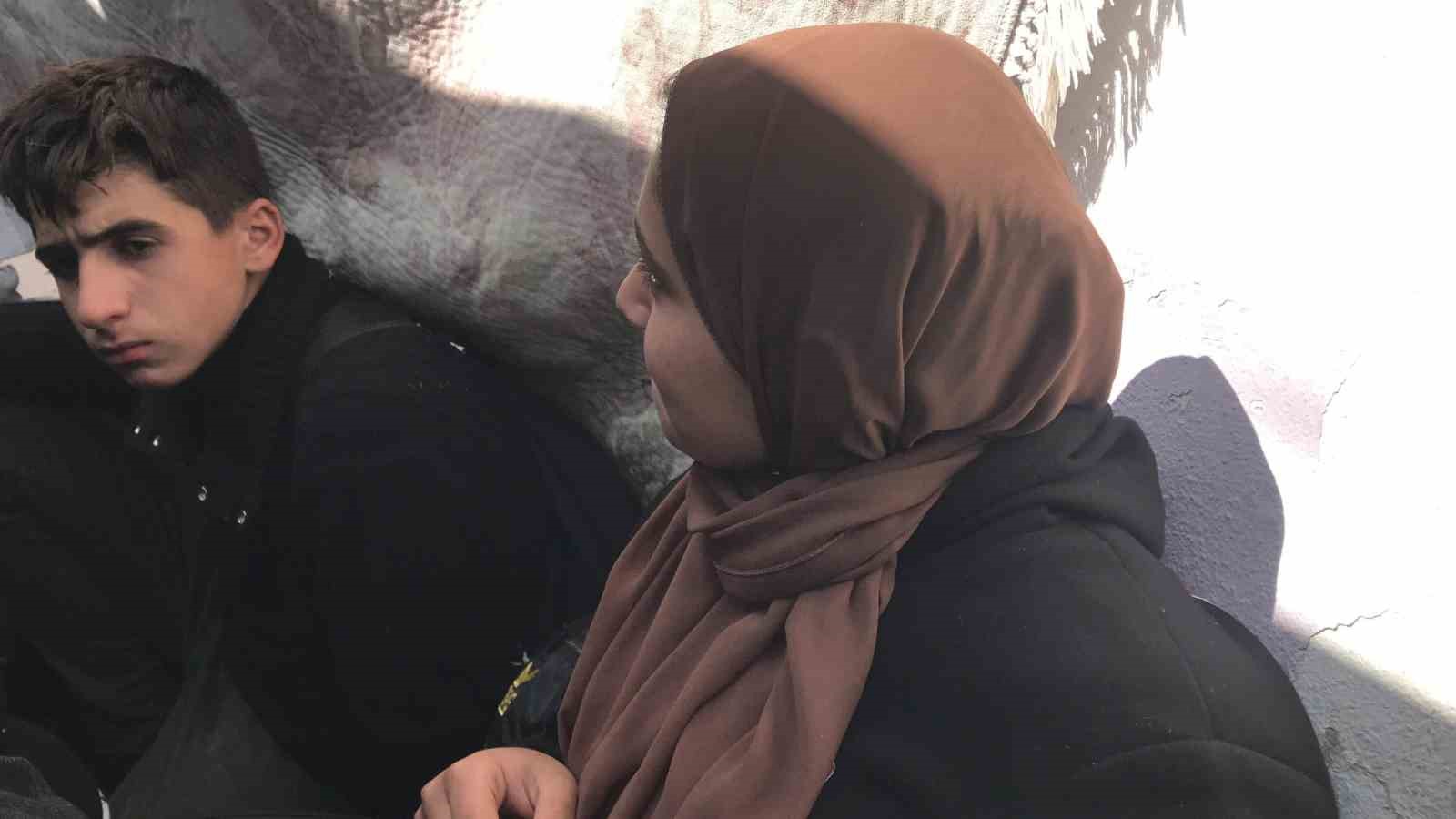 Dur ihtarına uymayan ara&ccedil;ta 11&rsquo;i &ccedil;ocuk, toplam 23 ka&ccedil;ak g&ouml;&ccedil;men yakalandı
