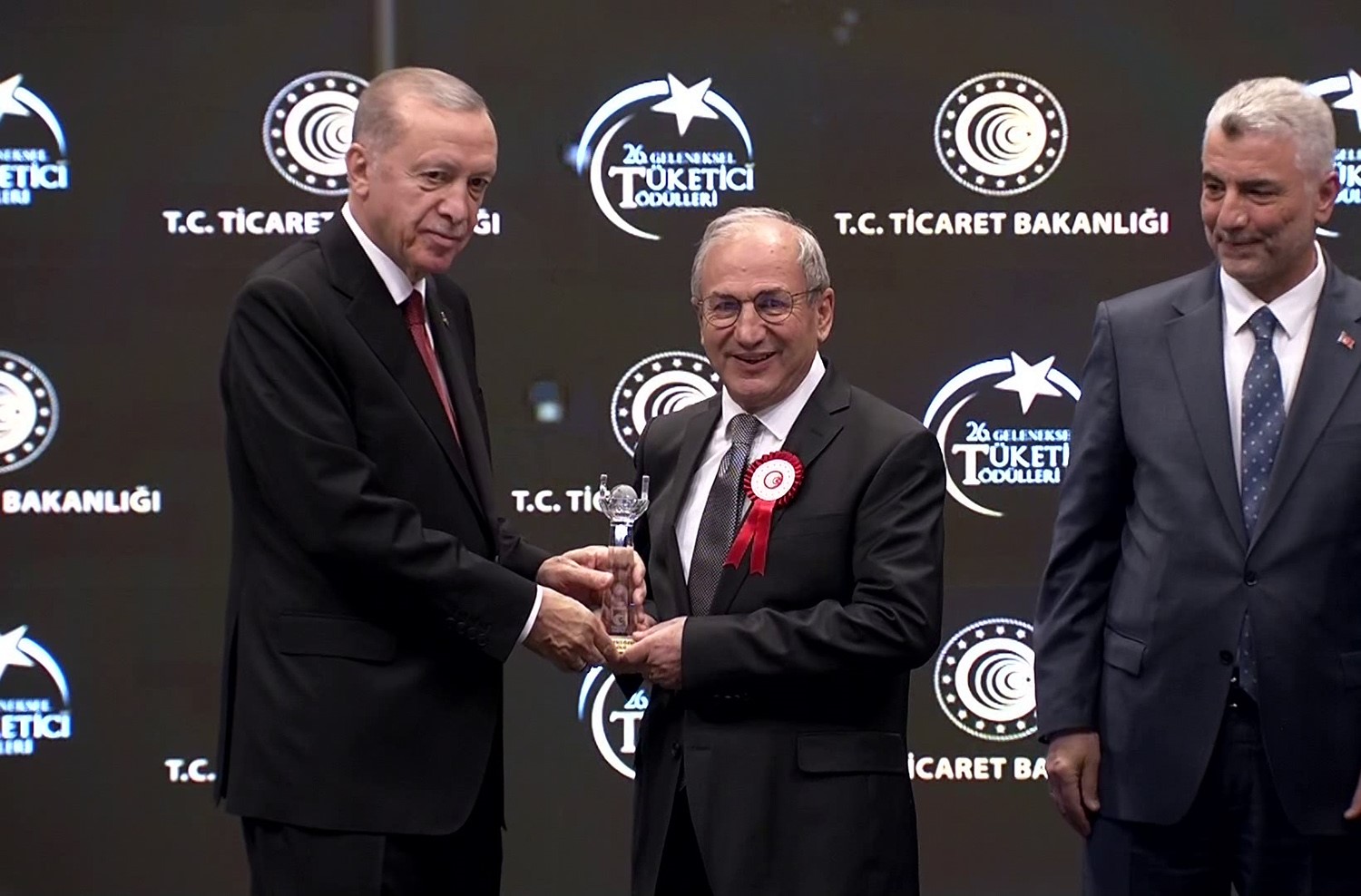 Türkiye Gazetesi Ankara Temsilcisi Bülbül’e Tüketici Özel Ödülü