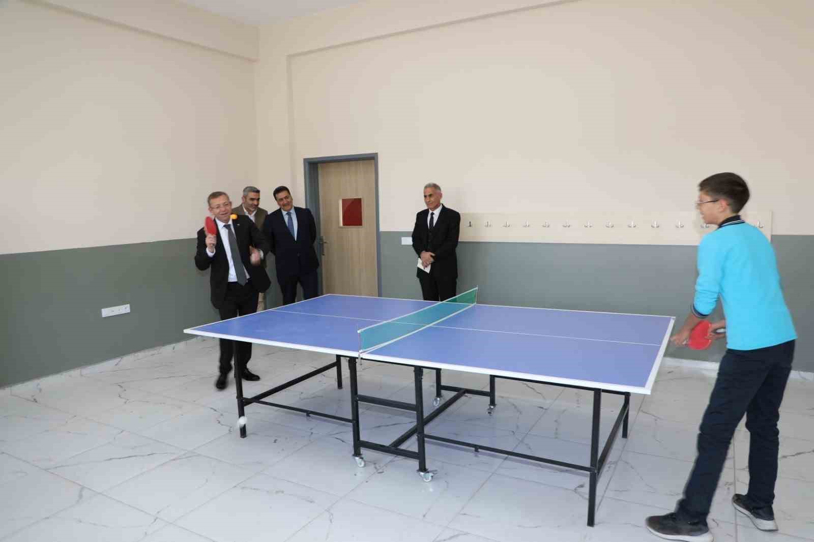 Kars Valisi Polat’ın okul ziyaretleri sürüyor