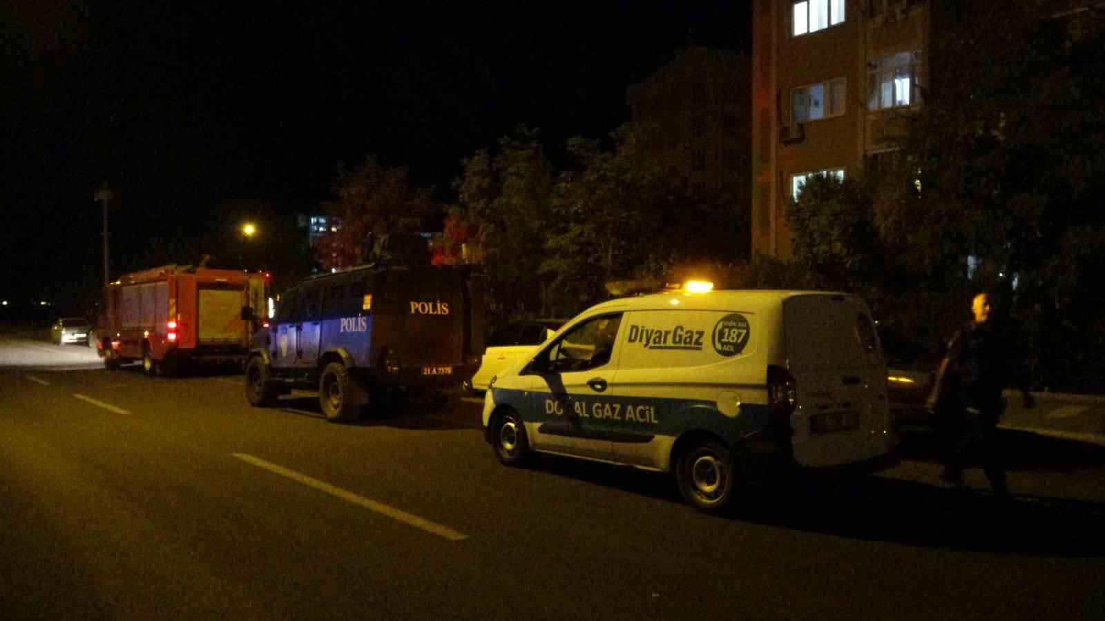 Diyarbakır’da doğal gaz kaçağı sanılan koku bina sakinlerini sokağa döktü