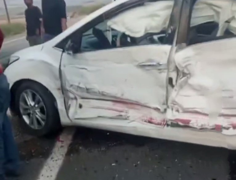 Siirt’te otomobil ile tır çarpıştı: 1 yaralı