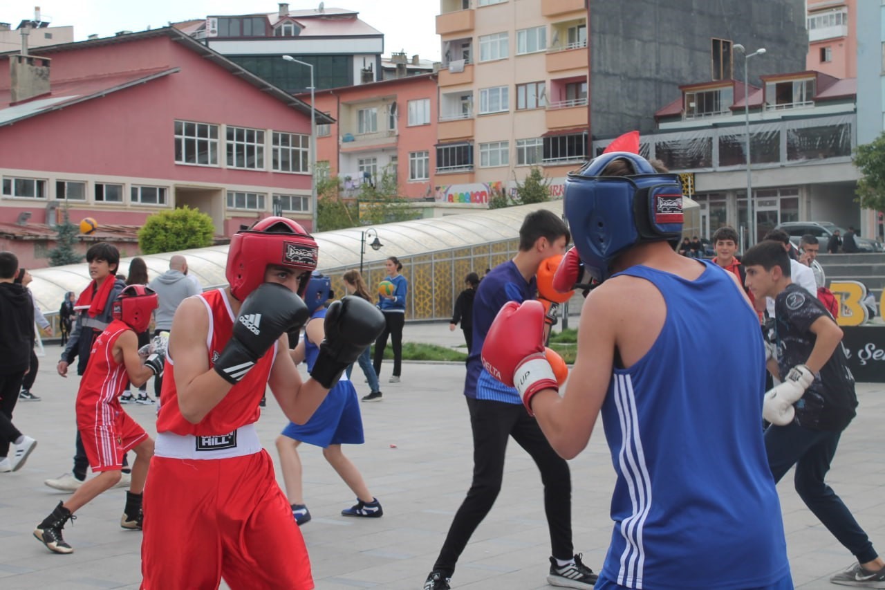 Amatör Spor Haftası etkinlikleri Bayburt’ta renkli görüntülere sahne oldu