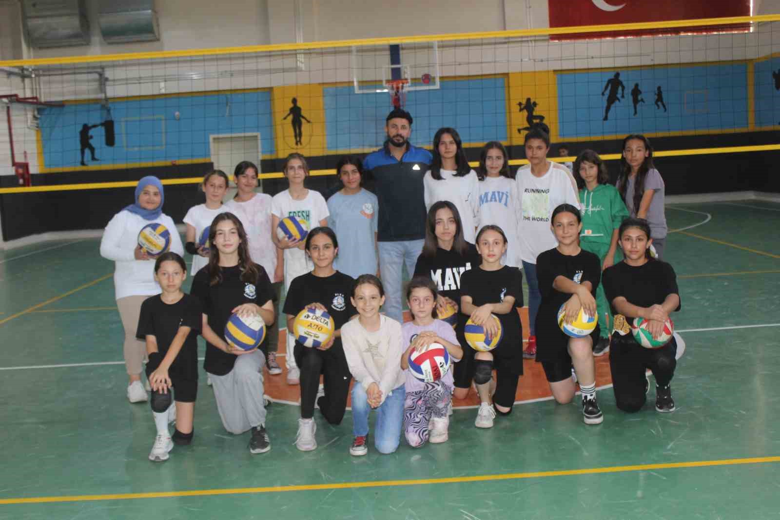 Karapınar ilçesinde voleybol kursuna yoğun ilgi