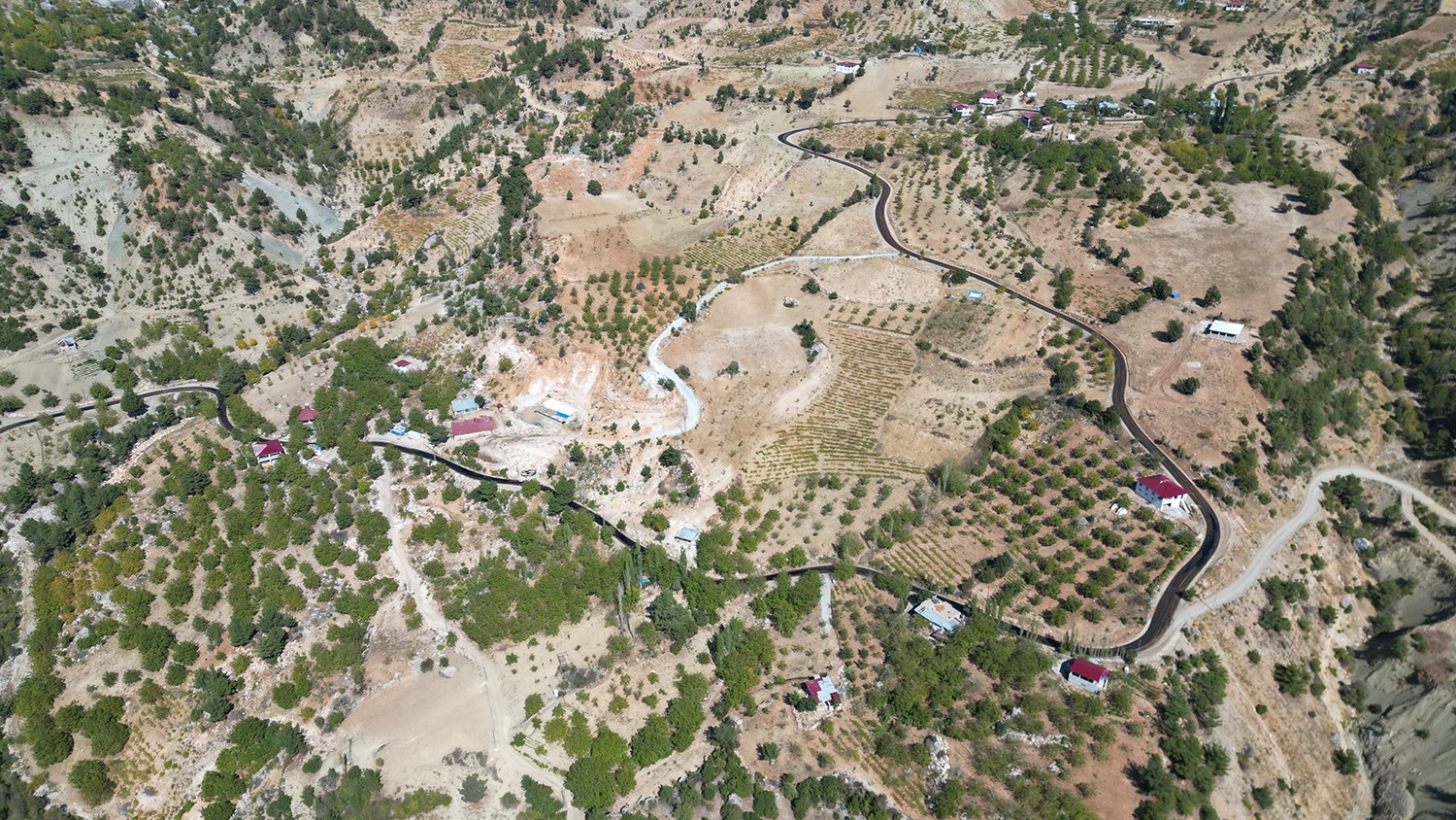 Başkan Okay, &ldquo;Kırsal mahallelerdeki ulaşım standardını y&uuml;kselttik&rdquo;
