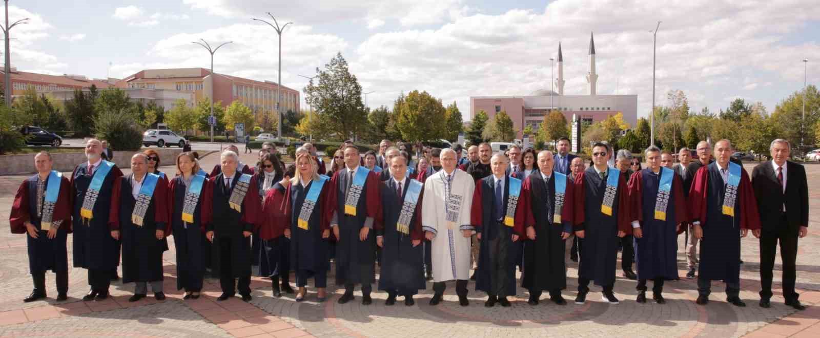 ESOGÜ’de 2023-2024 akademik yılı törenle açıldı