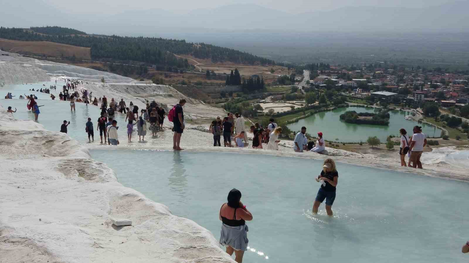 Beyaz cennet Pamukkale’de sonbahar yoğunluğu